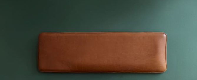 Pieces cushions with cognac leather